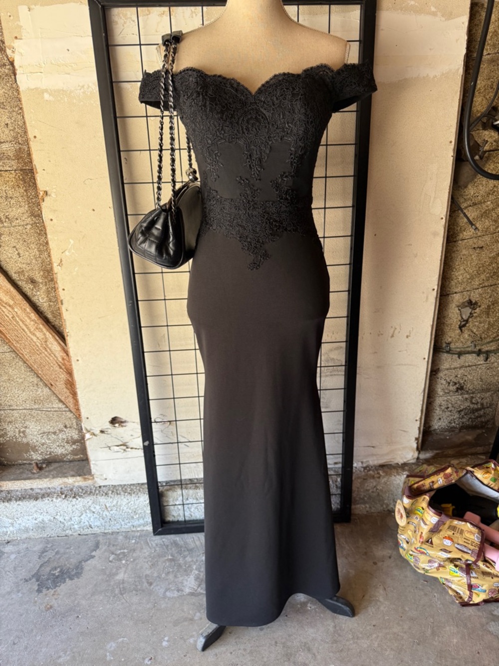 Eureka Elegant Black Off-Shoulder Evening Dress